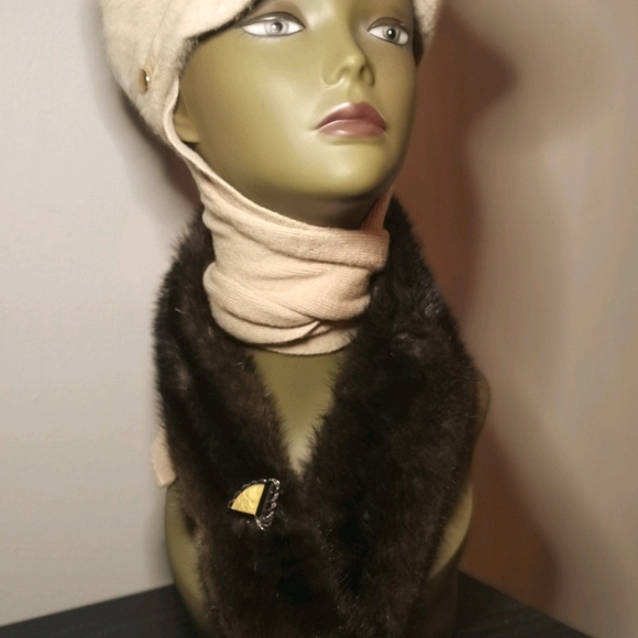 Gorgeous real fur stoll with deco style brooch - Picture 1 of 2